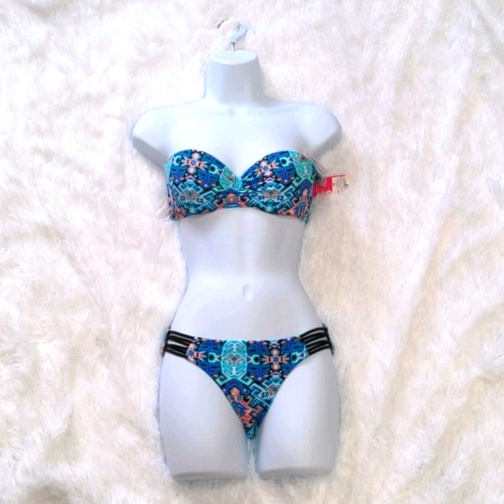 Two piece bathing suit / bikini